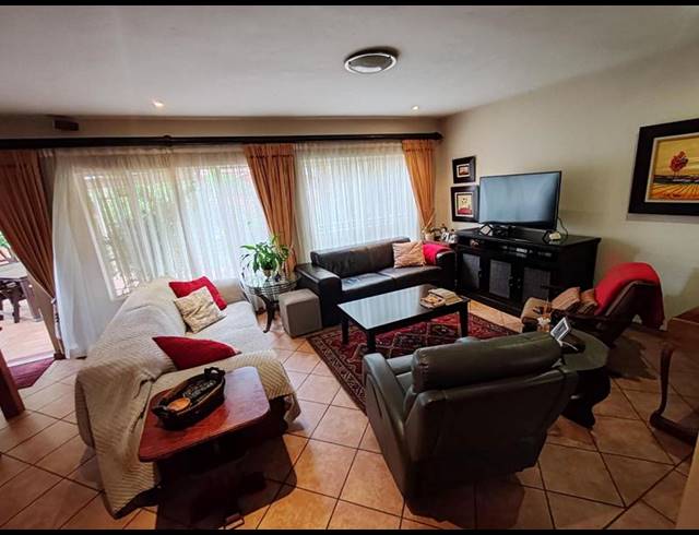 5 BEDROOM HOUSE FOR SALE IN AMBERFIELD GLEN